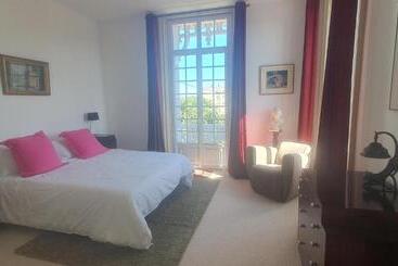 تختخواب و صبحانه Villa Art Nouveau