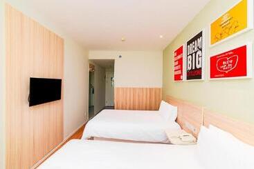 Hanting Hotel Baotou A Erding Street Museum