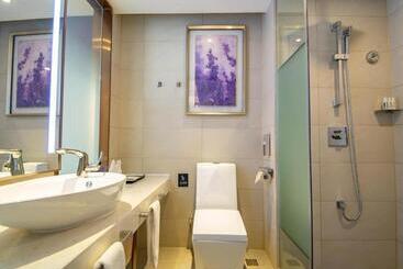 Lavande Hotel·xiangyang Tianyuan Four Seasons City