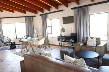 بنسيون At Lowerpoint Loft Style Studio