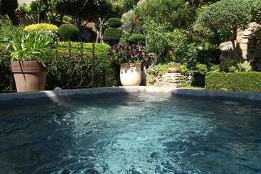 민박 Les Buis De Lussan