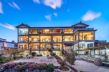 Отель The Corner Seaview