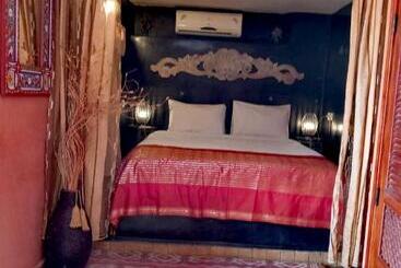 تختخواب و صبحانه Les Bains De Fez Tara