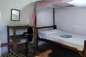 تختخواب و صبحانه Mida Creek Eco Camp