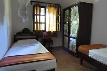 استراحتگاه Karibuni Hotel & Villas