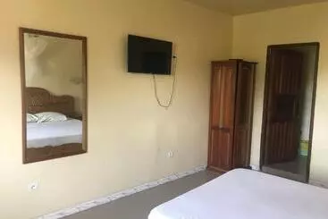 Hôtel A La Ficelle Du Lac Rose