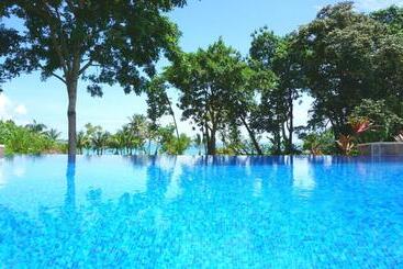 Red Frog Beach Island Resort