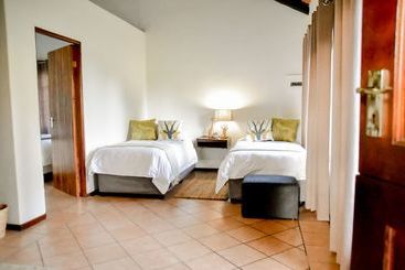 Отель Unyati Safari Lodge