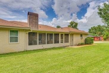 Hus på landet Charming Gulf Breeze Home ~ 7 Mi To Beaches!