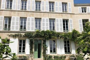 Pension L Hôtel Particulier Du 12