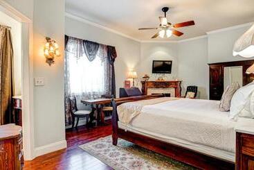 Bed and Breakfast The River Belle Inn