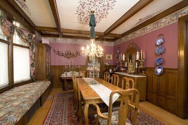 צימר The Victorian Tudor Inn