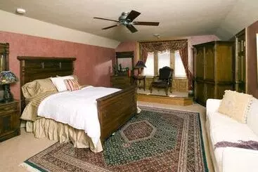 Bed & Breakfast The Victorian Tudor Inn