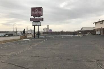 فندق على الطريق Regency Inn