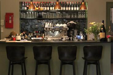 هتل Hôtel Courtille De Solutré