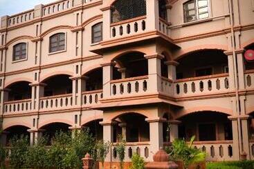 Hotell Mvt Guesthouse & Restaurant