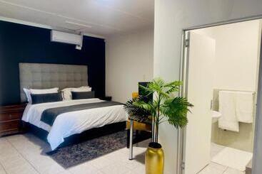 Pensió Room In Guest Room   Busa House Self Catering Guest House Caravan Park