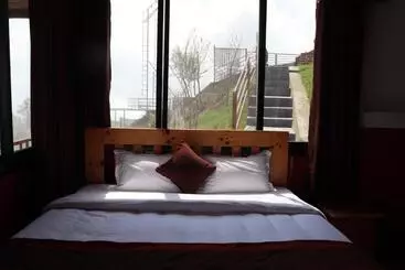 Lomakeskus Suryachaur Nature Retreat