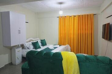 تختخواب و صبحانه Nanyuki Homes