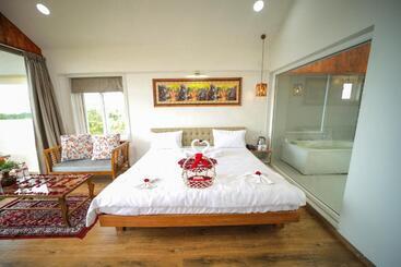 Otel Eshi Resorts And Restaurant   Bhimashankars Jungle Luxury Resort