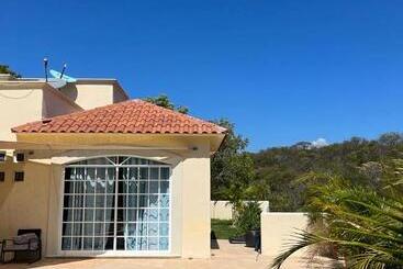 پانسیون Leopolds Village