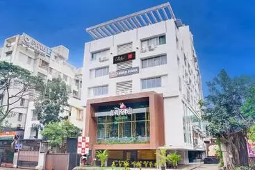 Hotelli Super Collection O Vardhan Plaza