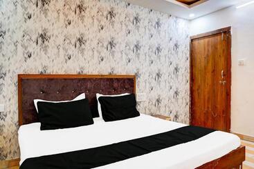 Oyo Shyam Palace Hotel And Restaurant