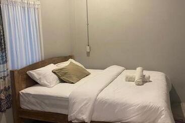 Отель 2 Rocks Boutique Hostel