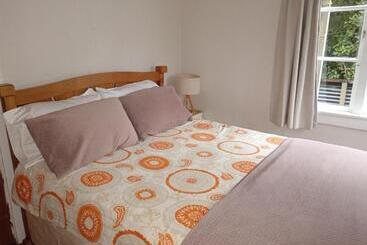 بنسيون Jimi And Joni S Cosy Flat