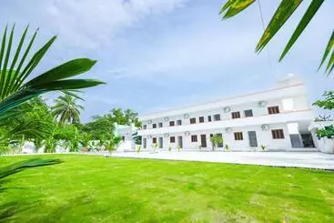 Resort La Piscine Farm House