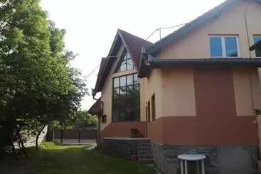 Majatalo Egyszerű és Nagyszerű Ház Frasinului