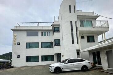 Auberge Hôtelière Hello Hamdeok