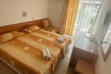 هتل Concordia Plaza 2