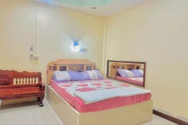 Hotelli แฮปปี้รีสอร์ทเขื่องใน