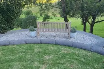 تختخواب و صبحانه Nireasta View