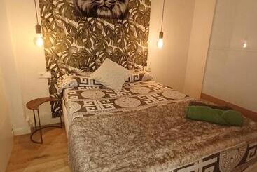 تختخواب و صبحانه Colon Rooms