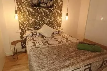 تختخواب و صبحانه Colon Rooms