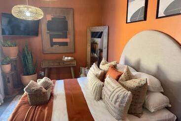 ペンション The Blue Shutter Guest House