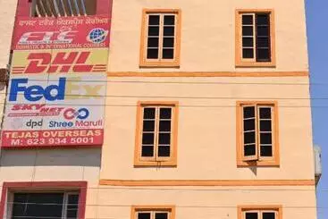 تختخواب و صبحانه Aghnya Guest House