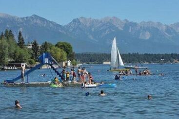 Akiskinook Lake Resort! 1 Bedroom Townhouse! Rent Monthly, Weekly, Private Entrance, Gas Bbq, Wi Fi