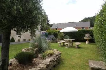 Aamiaismajoitus (B&B) L  Har & Lam