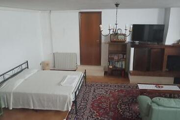 펜션 Taverna Monolocale