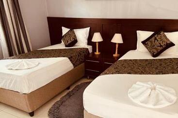 تختخواب و صبحانه Thomo S Inn Guest House