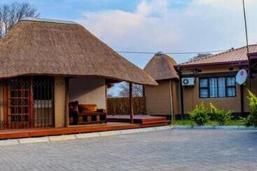 تختخواب و صبحانه Thomo S Inn Guest House