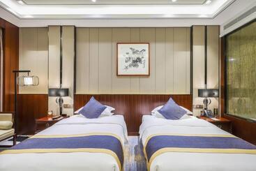 Hotel 登封中州华鼎饭店