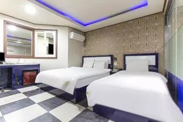 Motel M