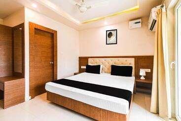 Hotel Super Collection O Paschim Dwar Near Jagannatha Temple Formerly Subhadarshan