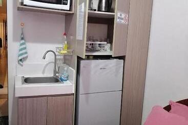 הוסטל Lili Condotel