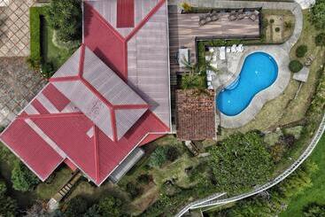 تختخواب و صبحانه Villas Aracari