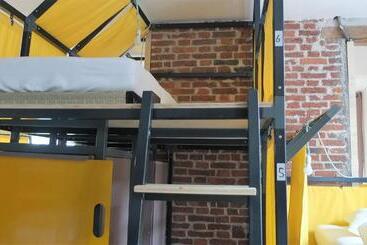 La Maison Rouge Backpacker Hostel